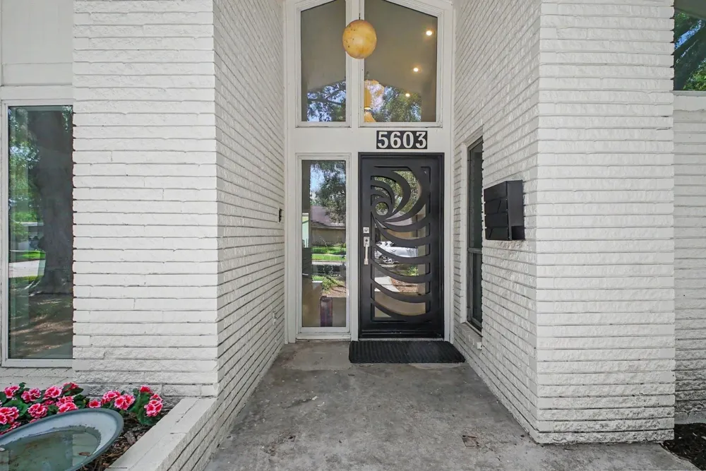 5603 Grape Street Houston, TX 77096