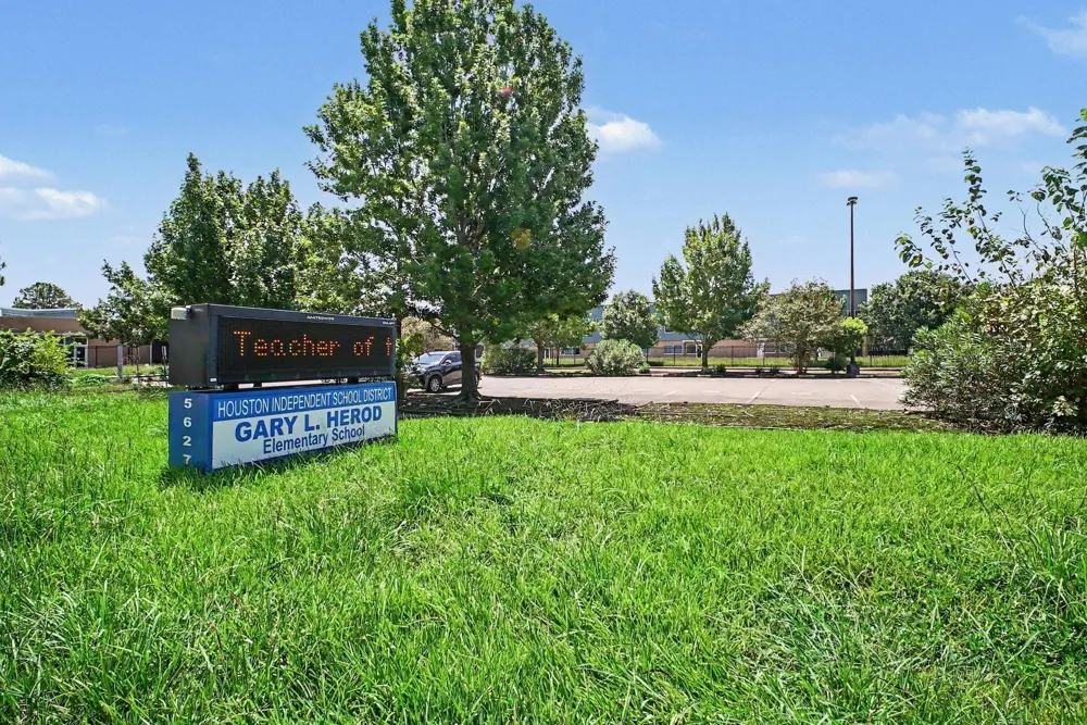 5603 Grape Street Houston, TX 77096