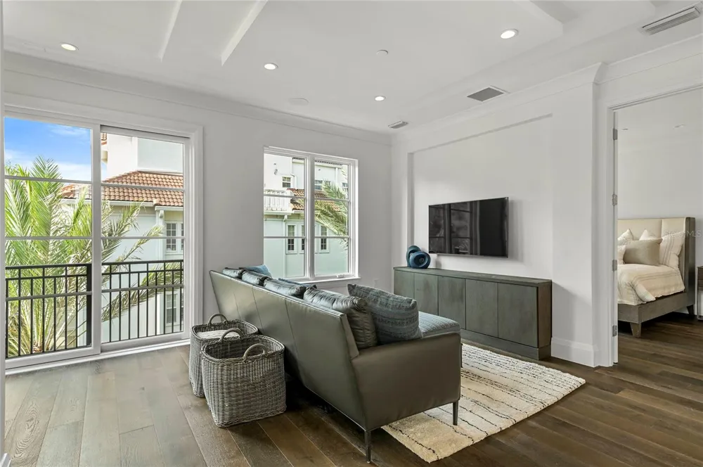 125 S INTERLACHEN AVENUE #1 Winter Park, FL 32789
