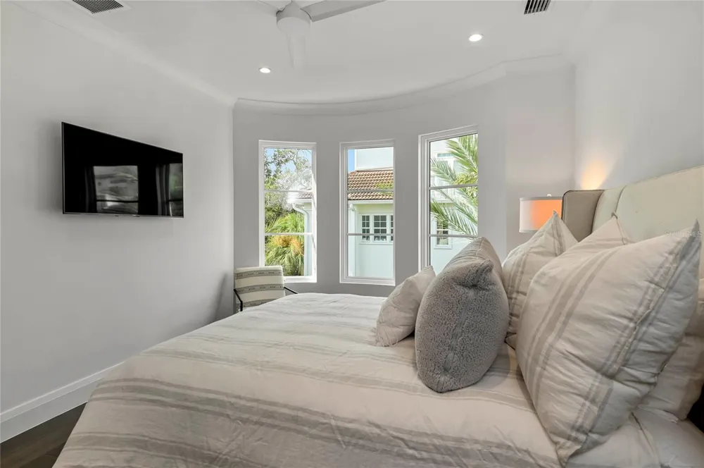 125 S INTERLACHEN AVENUE #1 Winter Park, FL 32789