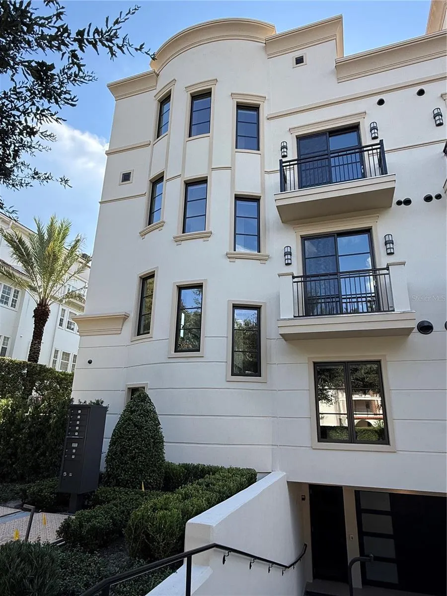 125 S INTERLACHEN AVENUE #1 Winter Park, FL 32789