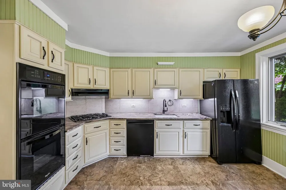 12 WINDSOR CIRCLE Springfield, PA 19064