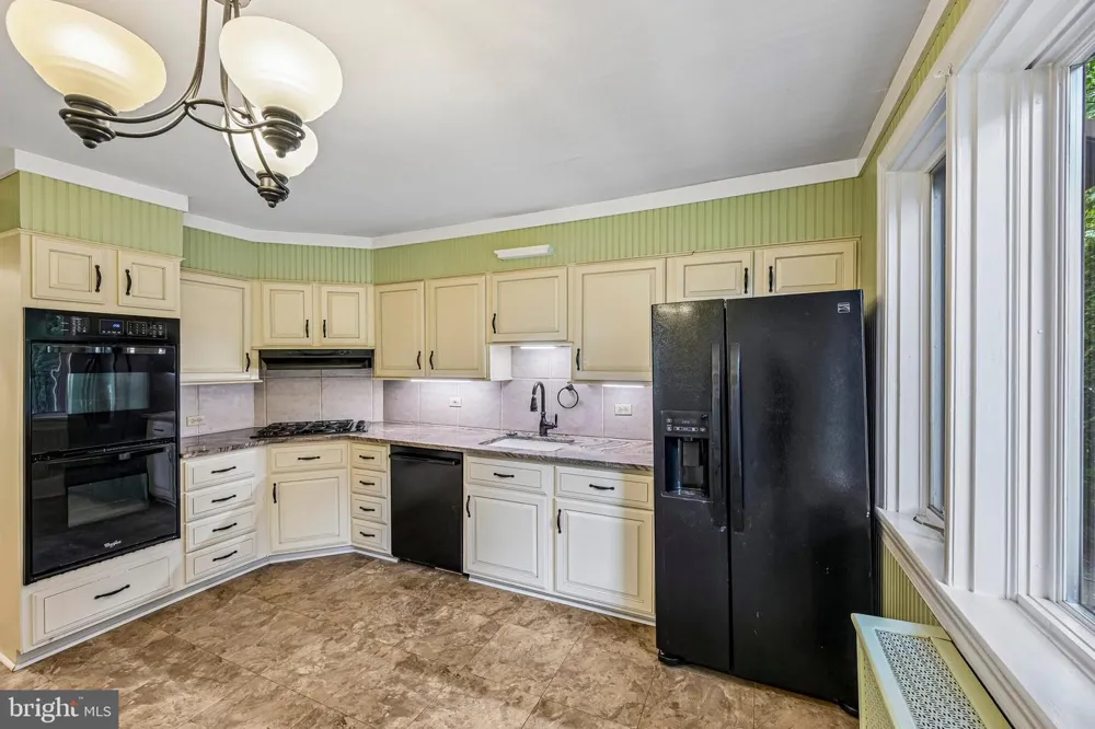 12 WINDSOR CIRCLE Springfield, PA 19064