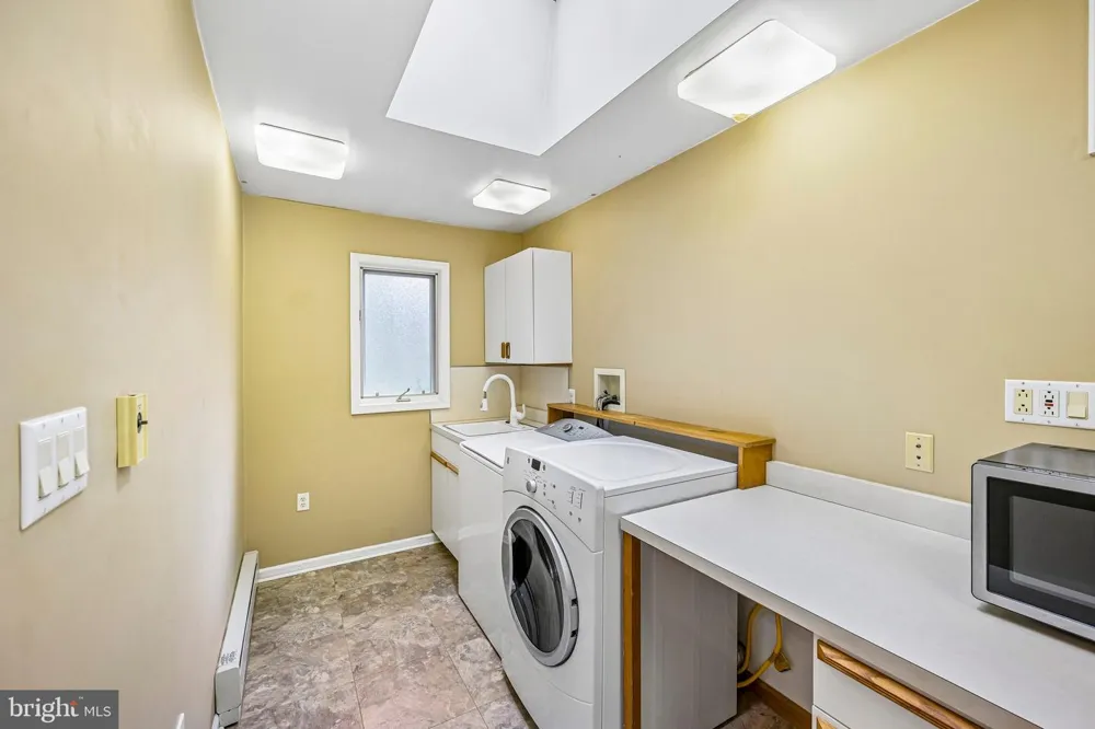 12 WINDSOR CIRCLE Springfield, PA 19064
