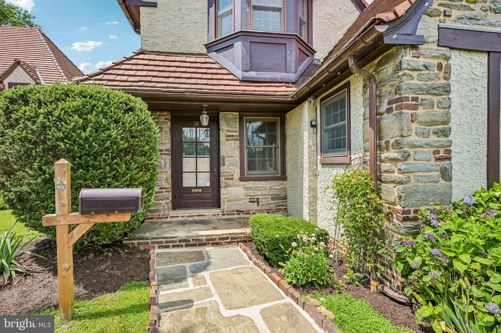 12 WINDSOR CIRCLE Springfield, PA 19064