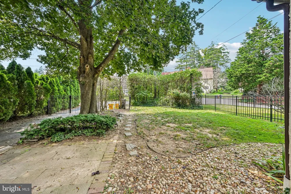 12 WINDSOR CIRCLE Springfield, PA 19064