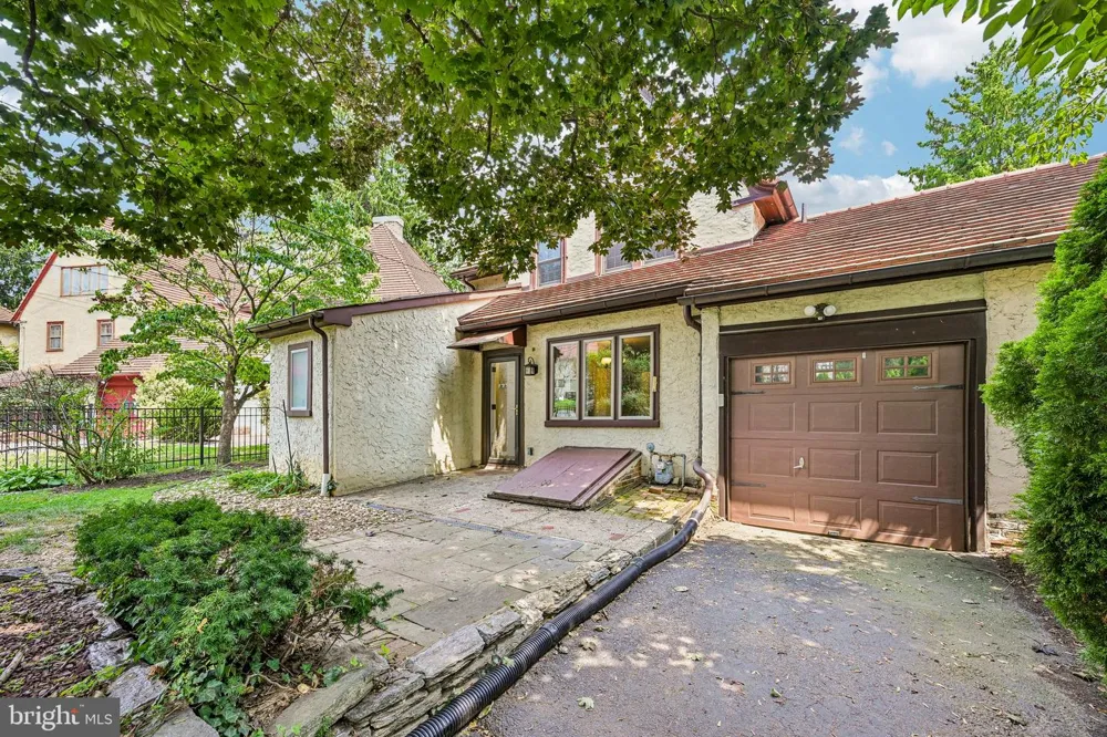 12 WINDSOR CIRCLE Springfield, PA 19064