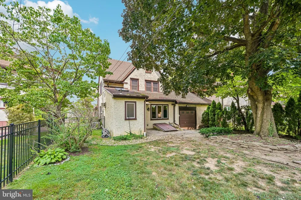 12 WINDSOR CIRCLE Springfield, PA 19064