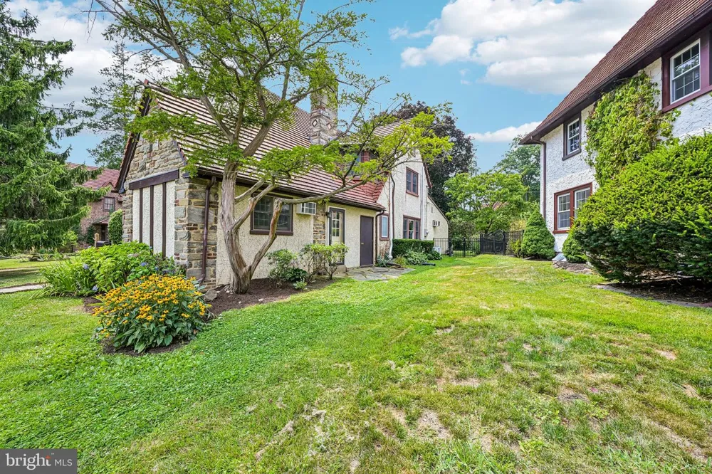 12 WINDSOR CIRCLE Springfield, PA 19064