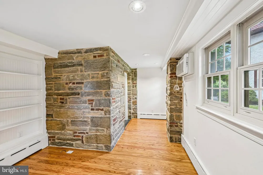 12 WINDSOR CIRCLE Springfield, PA 19064