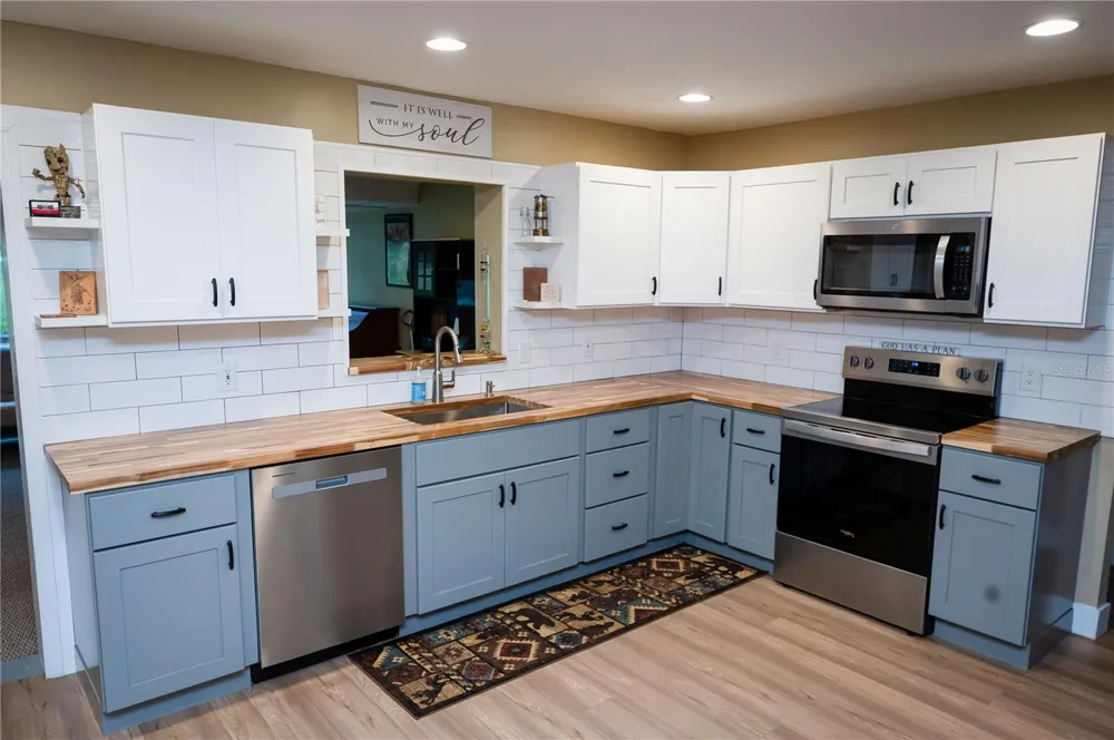 23816 OAK TREE DRIVE Sorrento, FL 32776