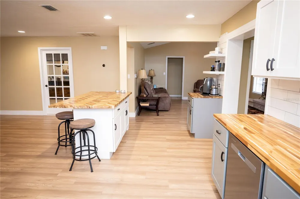 23816 OAK TREE DRIVE Sorrento, FL 32776