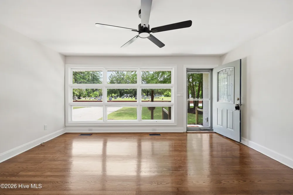 3222 North Contentnea Street Farmville, NC 27828