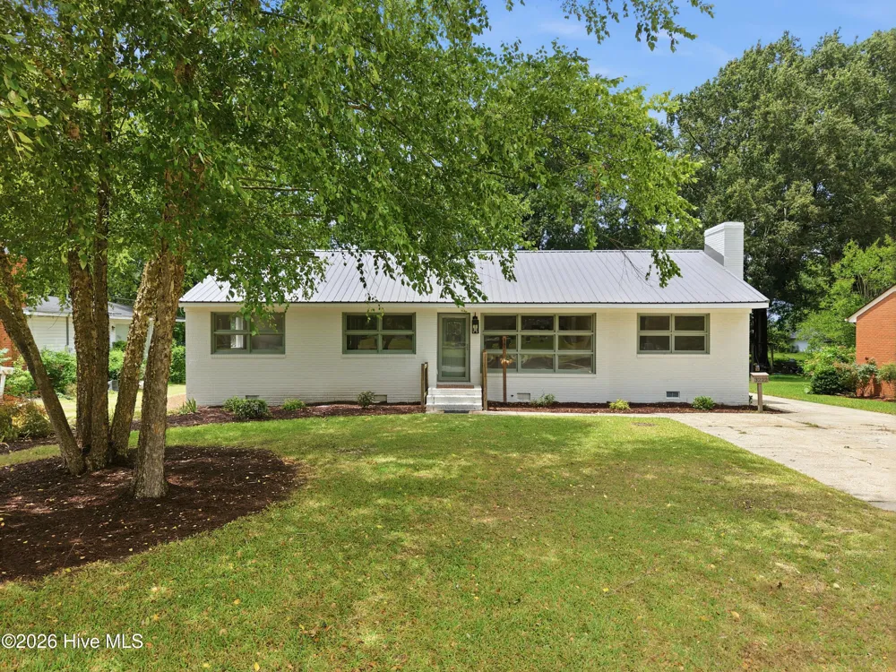 3222 North Contentnea Street Farmville, NC 27828