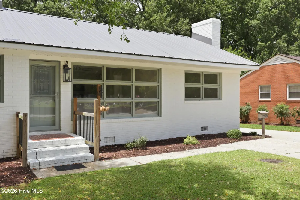 3222 North Contentnea Street Farmville, NC 27828