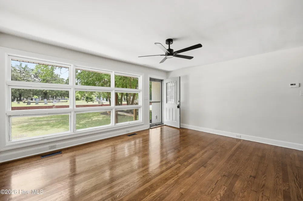 3222 North Contentnea Street Farmville, NC 27828