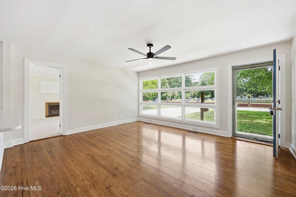 3222 North Contentnea Street Farmville, NC 27828