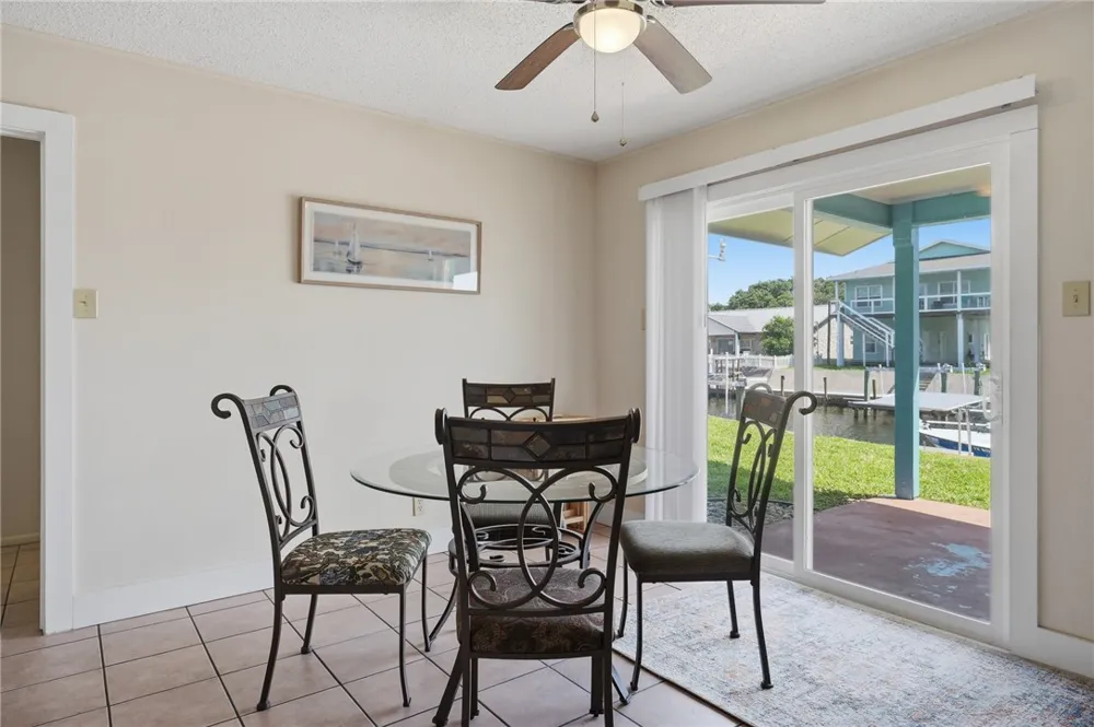 128 Palm Drive Rockport, TX 78382