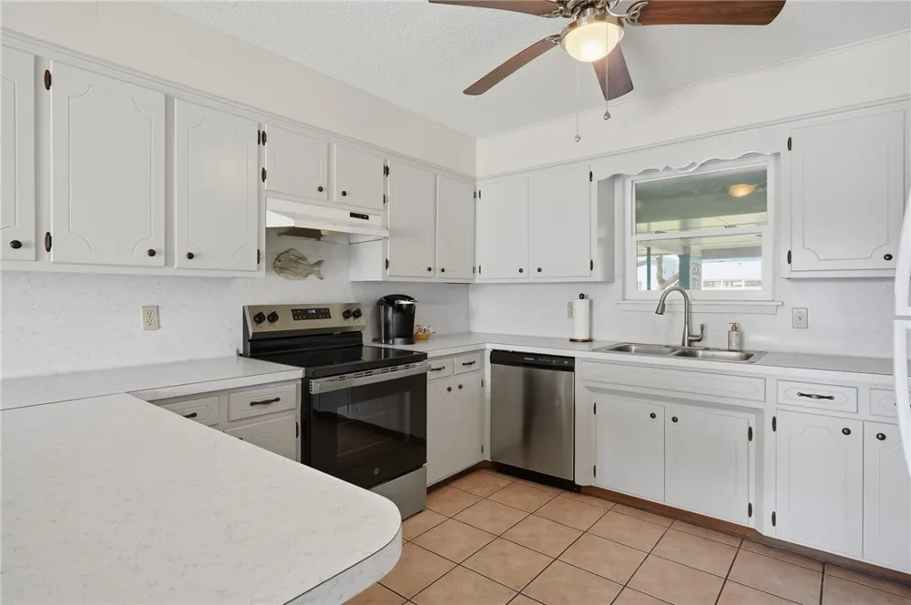 128 Palm Drive Rockport, TX 78382