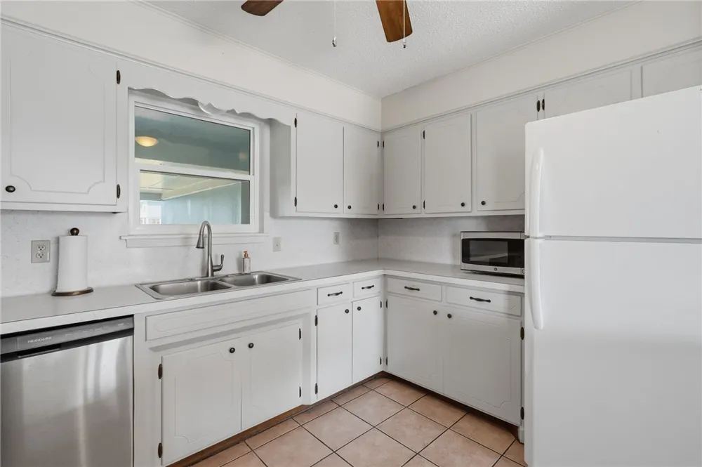 128 Palm Drive Rockport, TX 78382