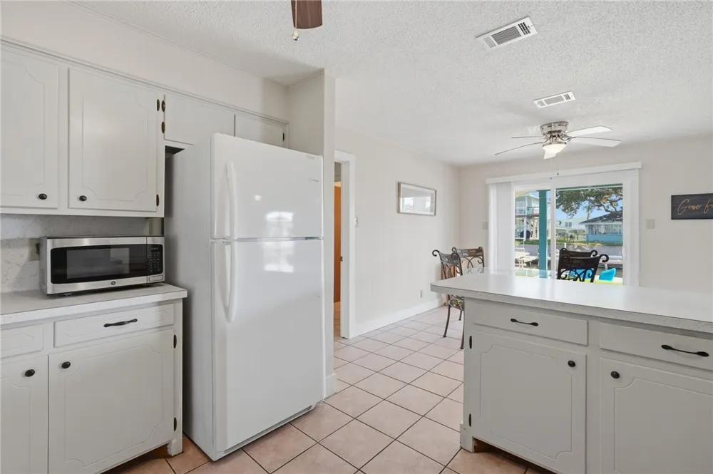 128 Palm Drive Rockport, TX 78382