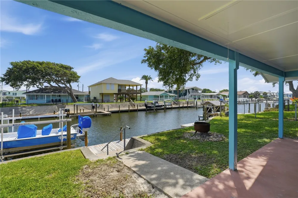 128 Palm Drive Rockport, TX 78382