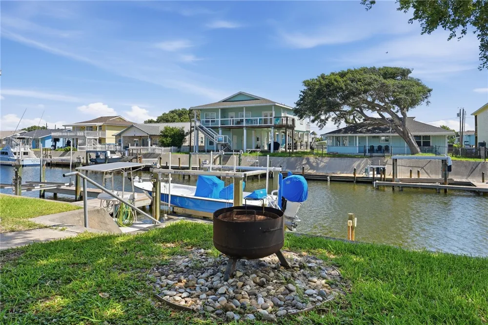 128 Palm Drive Rockport, TX 78382