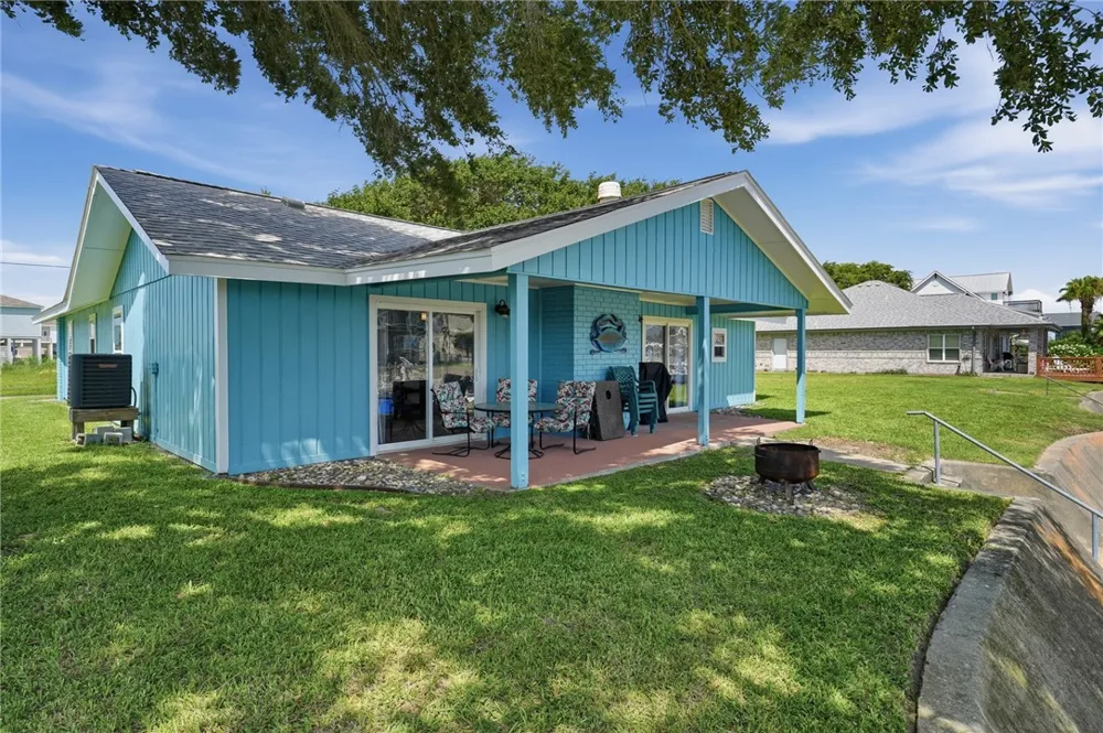 128 Palm Drive Rockport, TX 78382