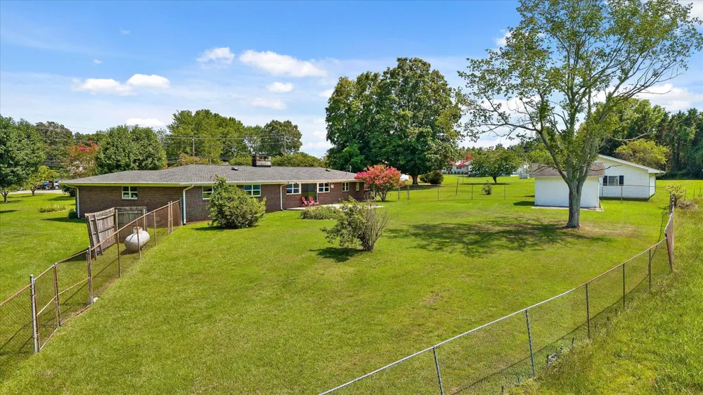4329 Ga 301 Highway Trenton, GA 30752