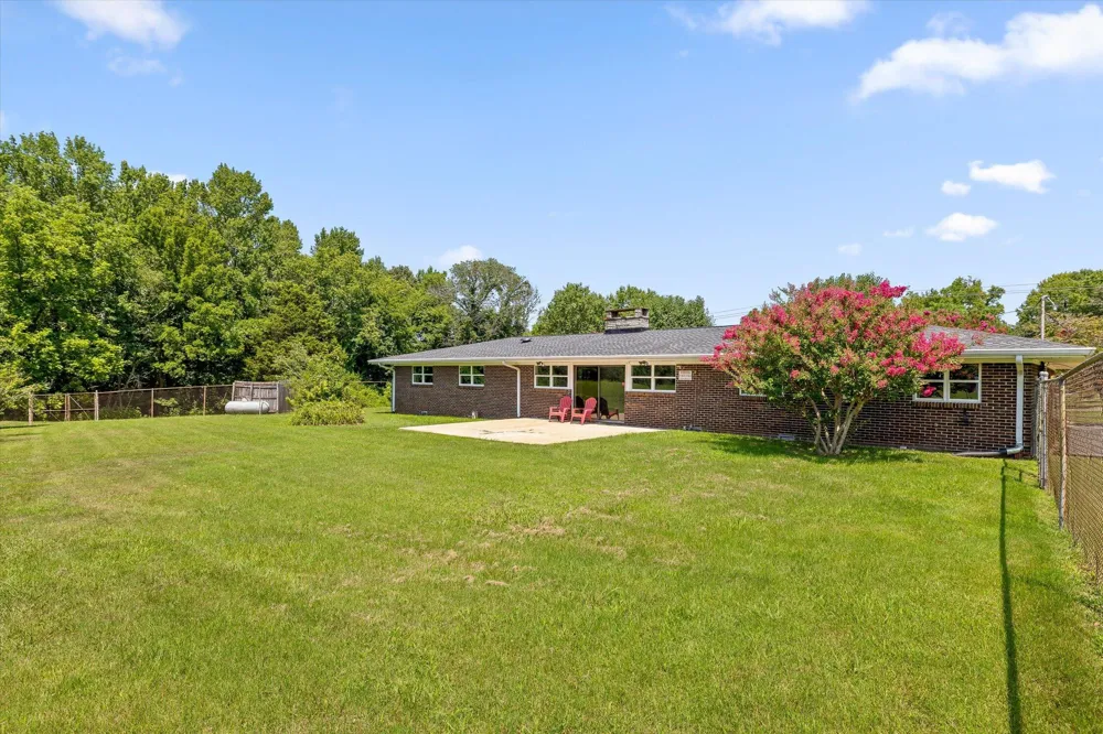 4329 Ga 301 Highway Trenton, GA 30752