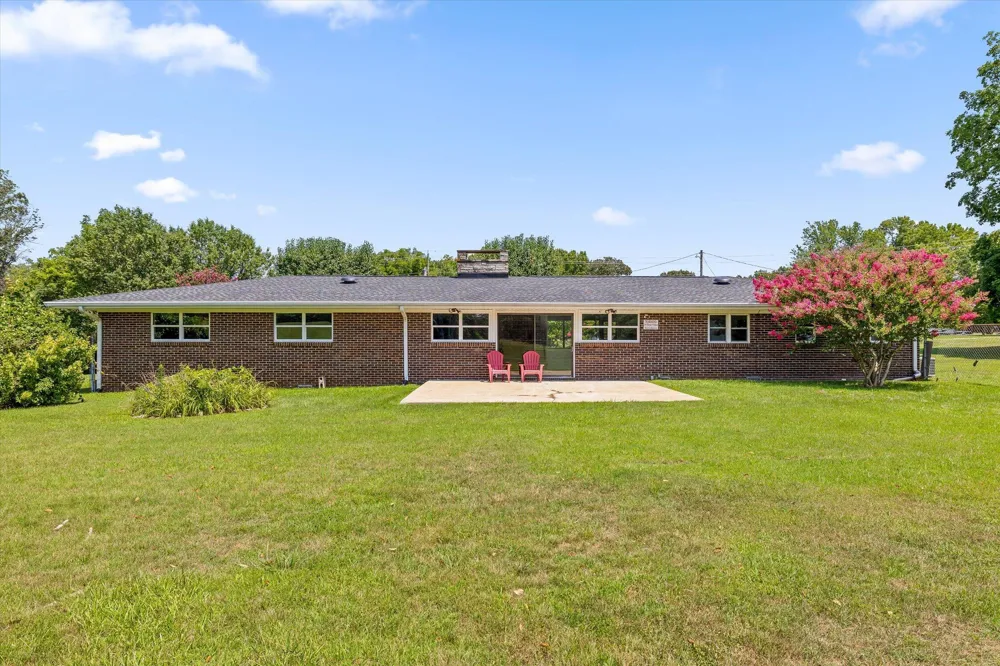 4329 Ga 301 Highway Trenton, GA 30752