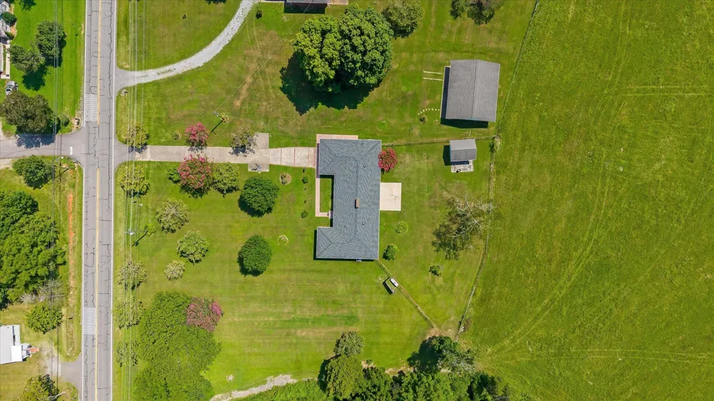 4329 Ga 301 Highway Trenton, GA 30752