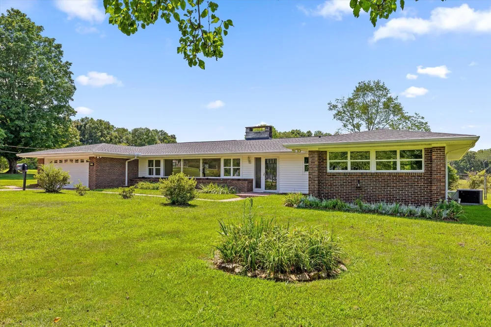 4329 Ga 301 Highway Trenton, GA 30752