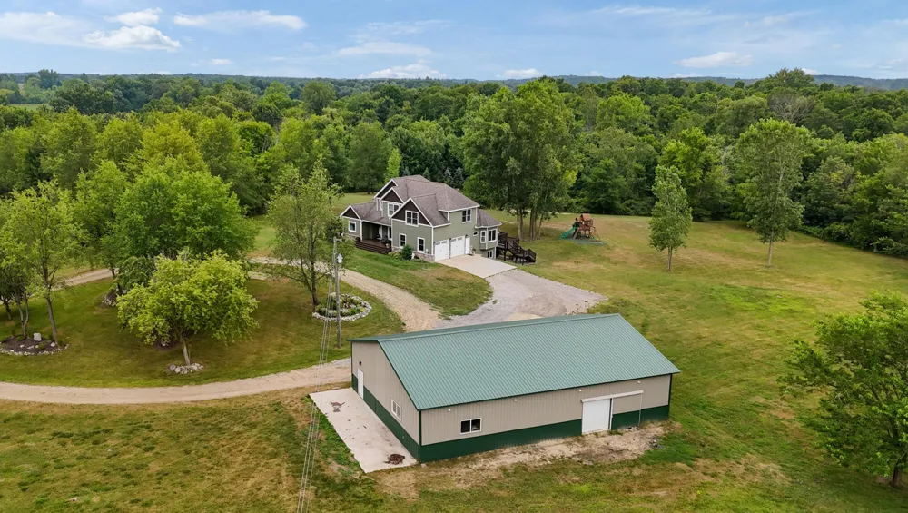 7115 Clinton Trail Clarksville, MI 48815