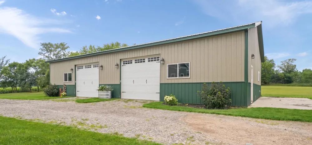7115 Clinton Trail Clarksville, MI 48815