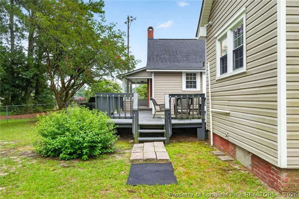 423 E Edinborough Avenue Raeford, NC 28376