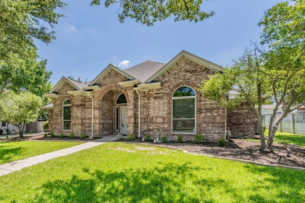 1057 Oak Valley Court Keller, TX 76248