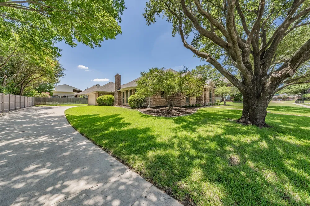 1057 Oak Valley Court Keller, TX 76248