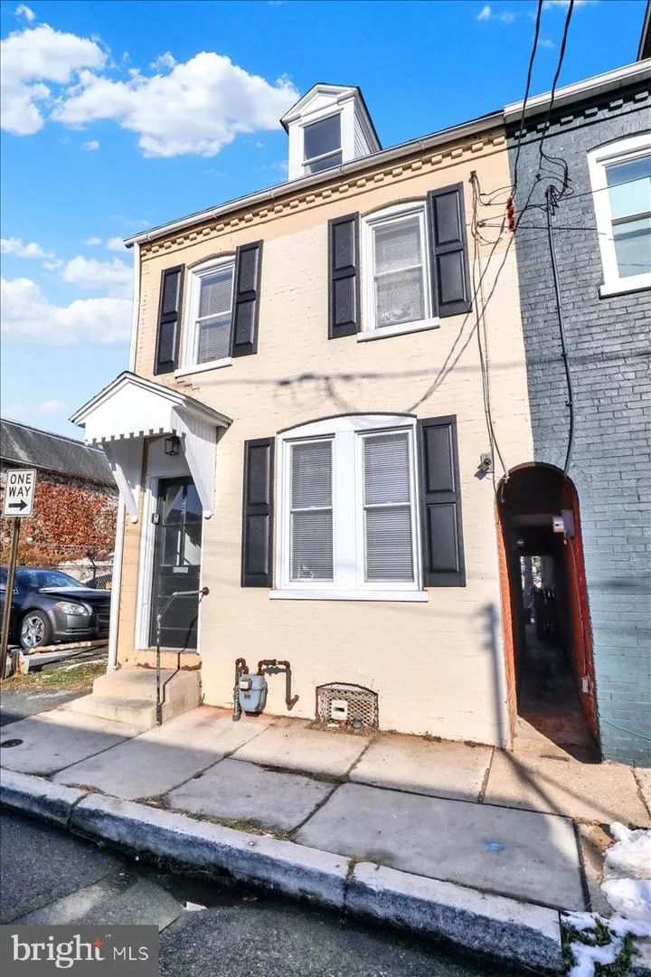 623 BAY STREET Lancaster, PA 17603