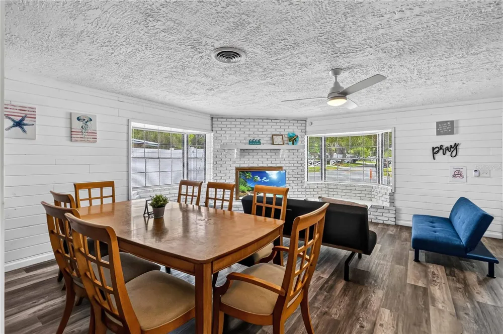 745 HILLVIEW DRIVE Altamonte Springs, FL 32714