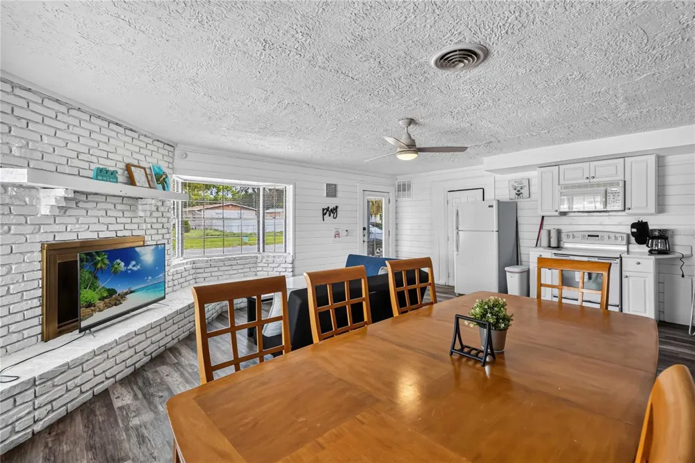 745 HILLVIEW DRIVE Altamonte Springs, FL 32714