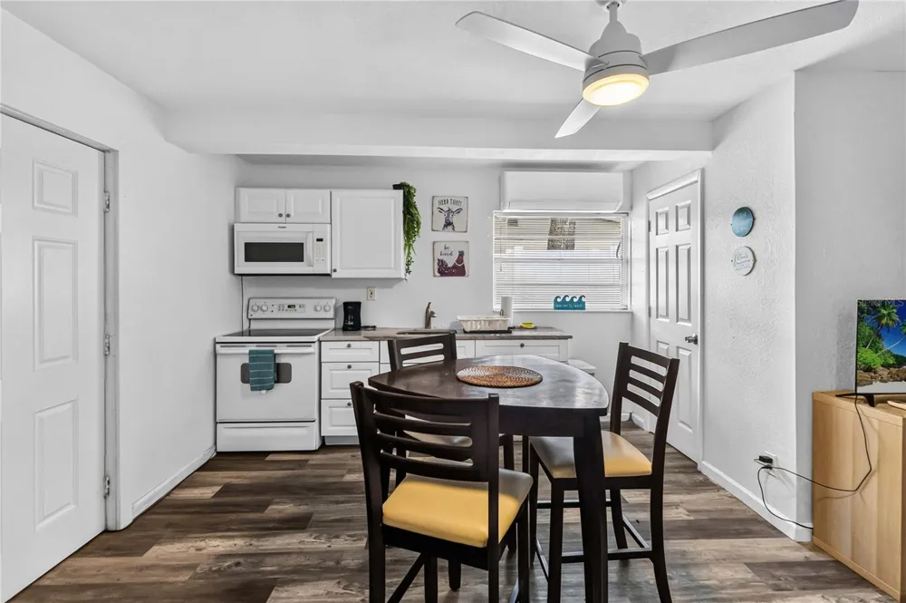 745 HILLVIEW DRIVE Altamonte Springs, FL 32714