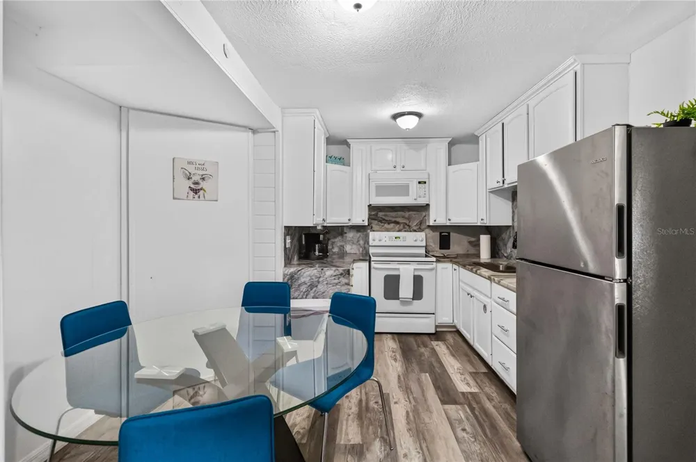745 HILLVIEW DRIVE Altamonte Springs, FL 32714