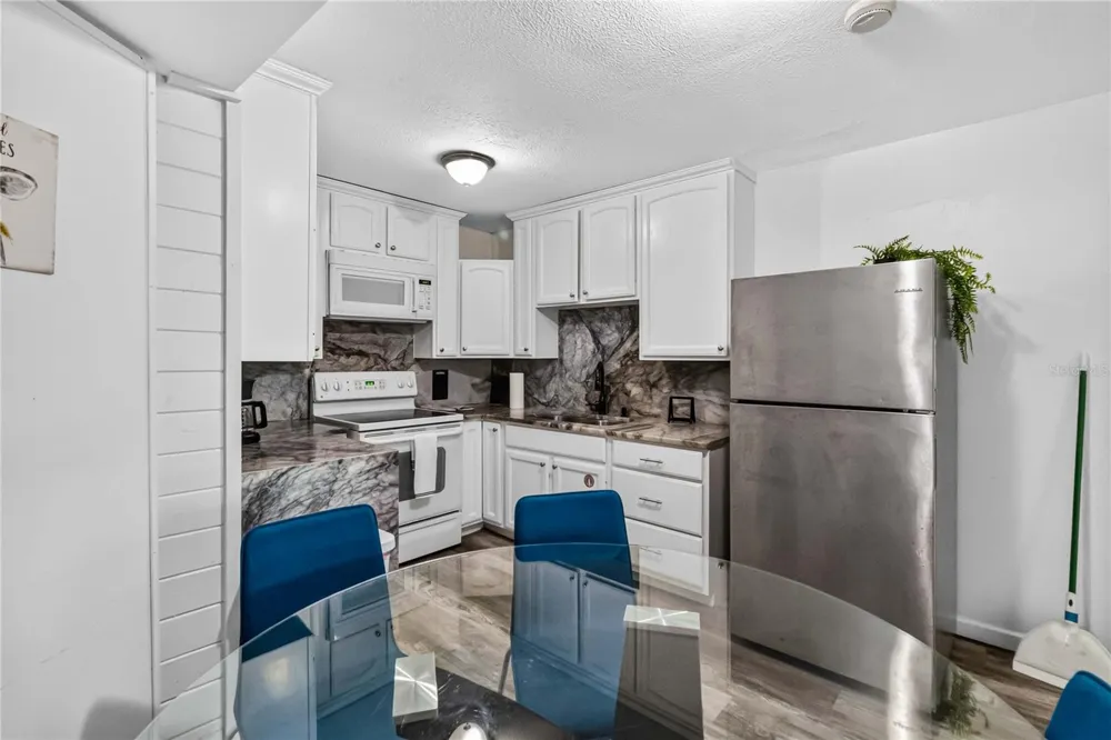 745 HILLVIEW DRIVE Altamonte Springs, FL 32714