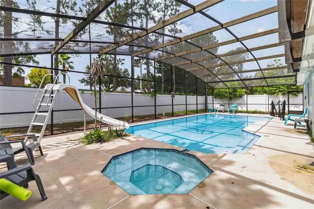745 HILLVIEW DRIVE Altamonte Springs, FL 32714