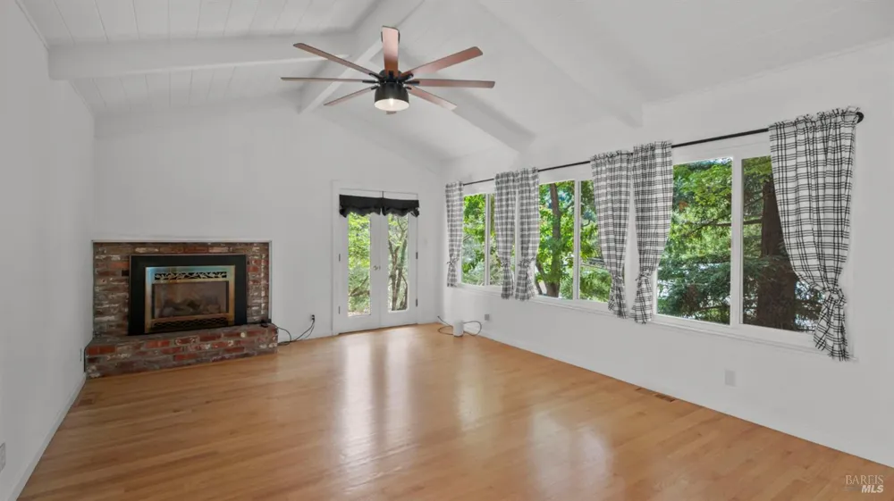 277 Railroad Avenue Woodacre, CA 94973