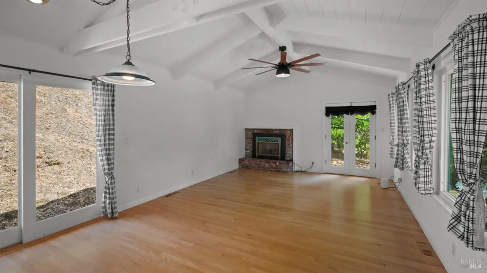 277 Railroad Avenue Woodacre, CA 94973
