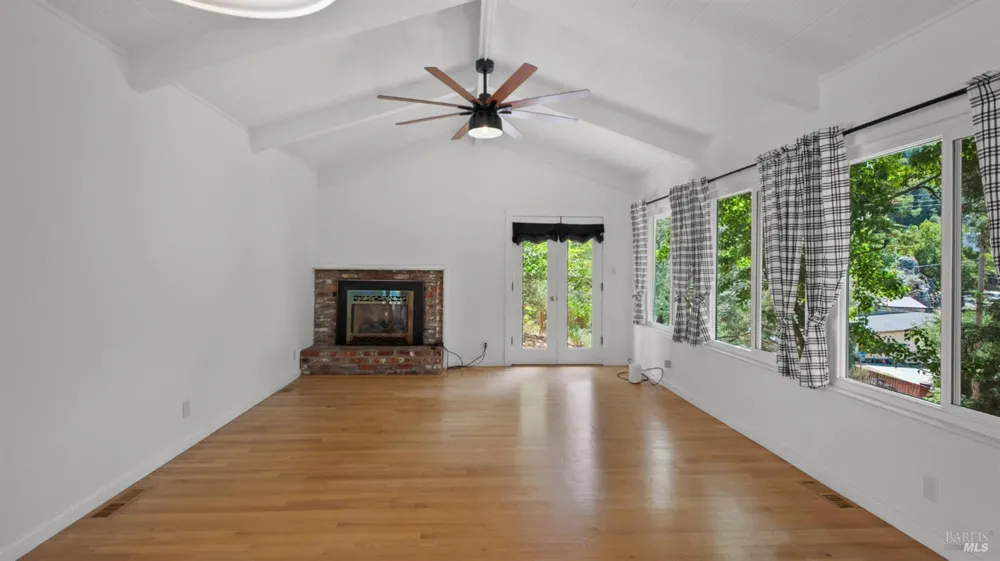 277 Railroad Avenue Woodacre, CA 94973