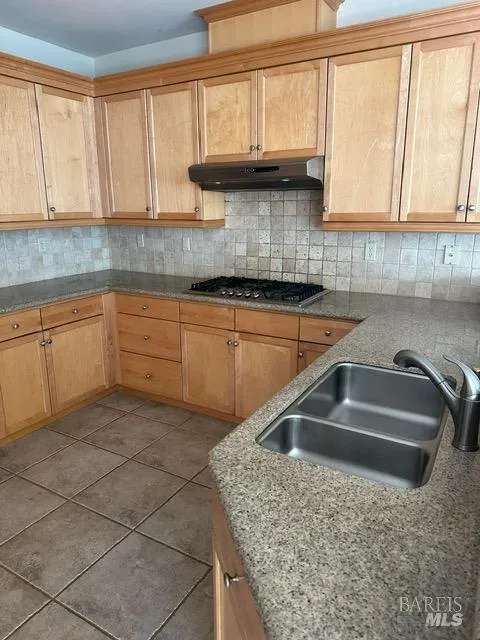 1944 Cooper Drive Santa Rosa, CA 95404