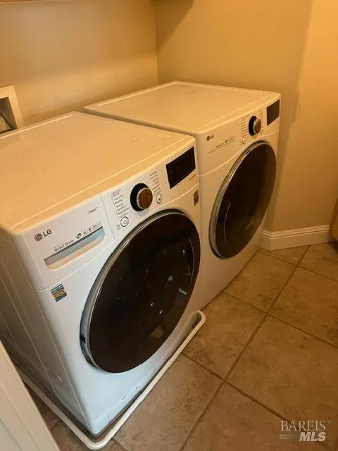1944 Cooper Drive Santa Rosa, CA 95404